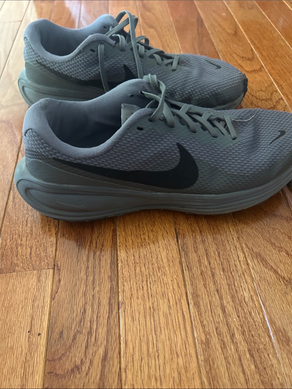 Nike Men’s Grey Athletic Sneakers with Black Swoosh